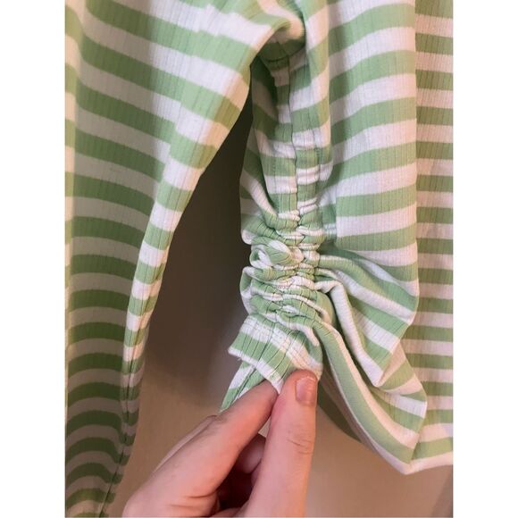 ASOS Design Small Green and White Cropped White Long Sleeve Scrunch Side Shirt - Picture 3 of 4